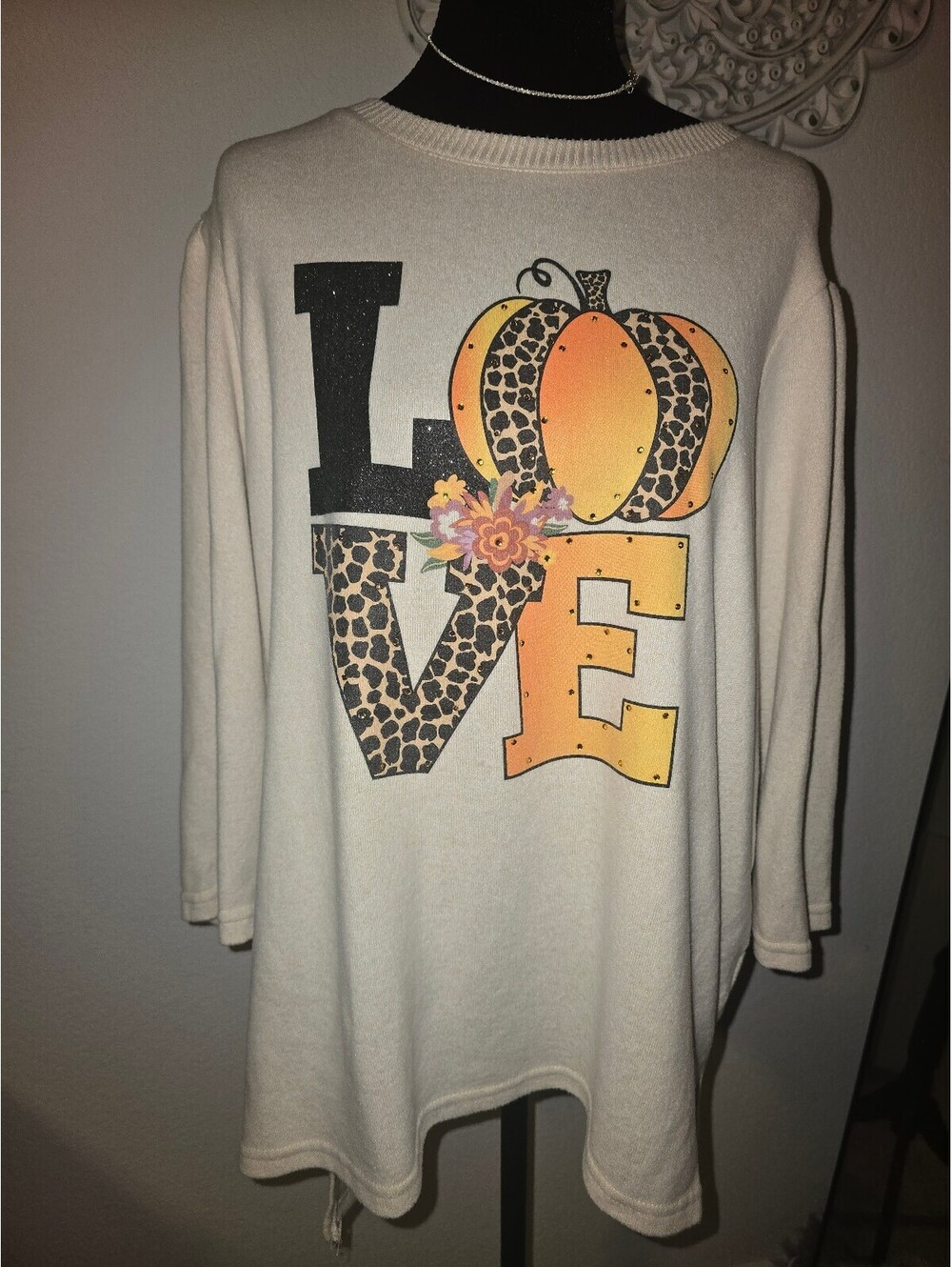 Kiss & Fly Women's 1X Cream LOVE Pumpkin Pullover Sweater